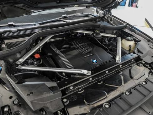 Used 2022 BMW X5 xDrive40i w/ M Sport Package AWD/4WD image 49