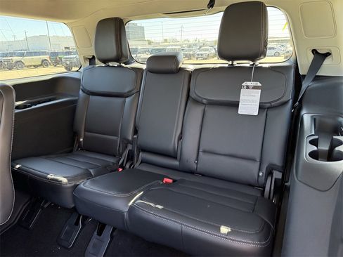 New 2026 Ford Expedition Platinum w/ Driver's Package image 23