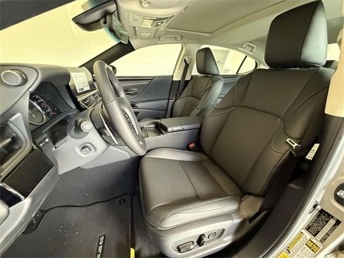 New 2025 Lexus ES 300h w/ Premium Package image 2