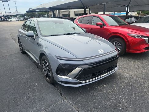 Used 2025 Hyundai Sonata SEL FWD image 2
