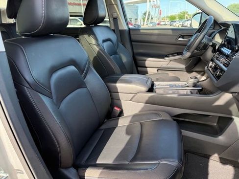 Used 2024 Nissan Pathfinder SL w/ SL Premium Package image 13