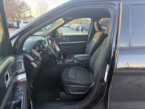 Used 2019 Ford Explorer XLT w/ Equipment Group 201A image 2