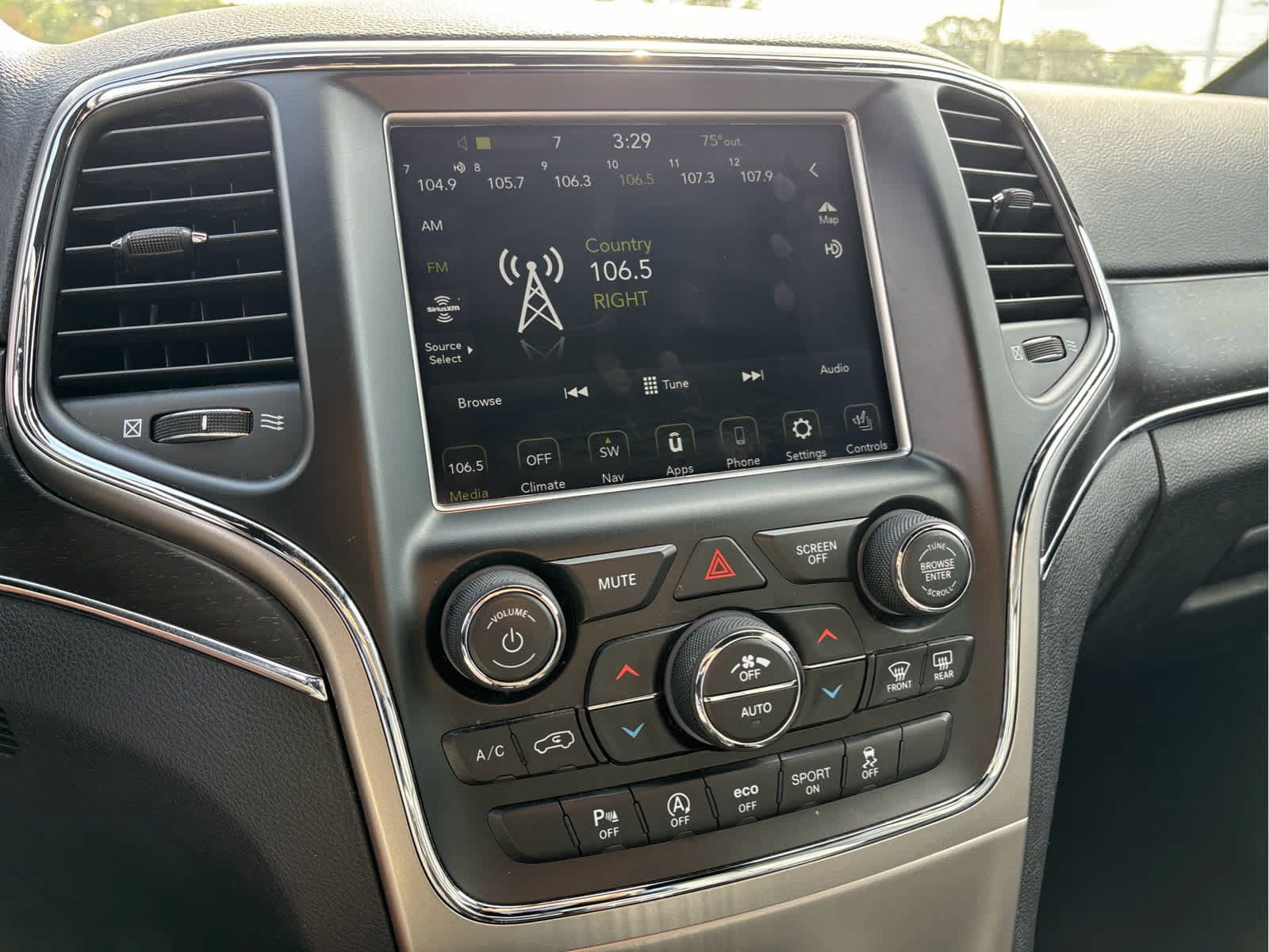 Used 2018 Jeep Grand Cherokee Limited AWD/4WD image 14