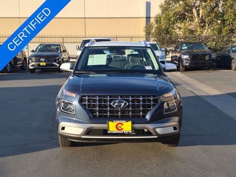 Used 2025 Hyundai Venue Limited image 2