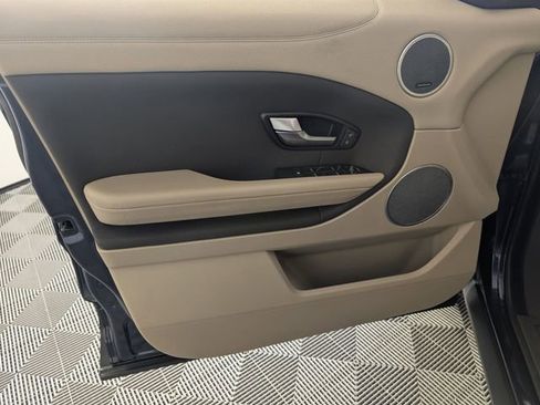 Used 2016 Land Rover Range Rover Evoque SE image 10