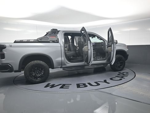 Used 2024 Chevrolet Silverado 1500 ZR2 w/ Technology Package image 24