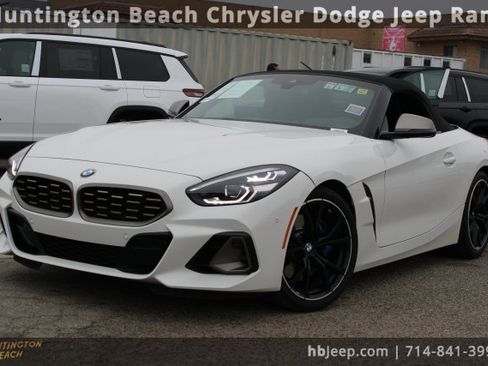 Used 2024 BMW Z4 M40i w/ Premium Package image 11