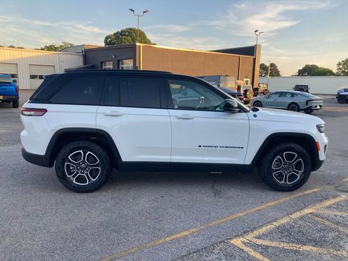 New 2024 Jeep Grand Cherokee Trailhawk w/ Advanced Protech Group II AWD/4WD image 7