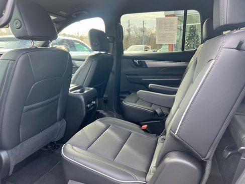 Used 2025 Buick Enclave Preferred image 12