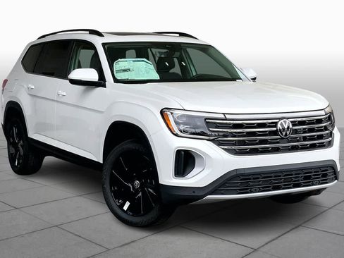 New 2026 Volkswagen Atlas SE FWD image 2