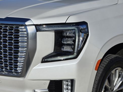 Used 2021 GMC Yukon XL Denali w/ Denali Premium Package image 7