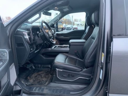 Certified 2024 Ford F250 Lariat w/ Black Appearance Package image 4