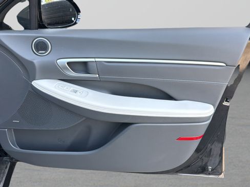 Used 2025 Hyundai Sonata Limited FWD image 27