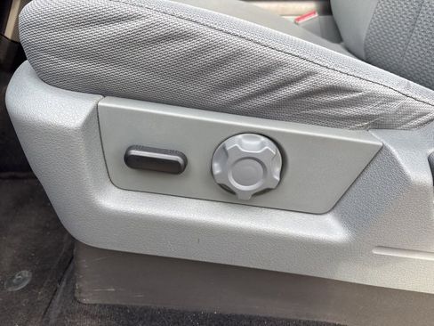 Used 2011 Ford F150 XLT w/ XLT Chrome Pkg image 16