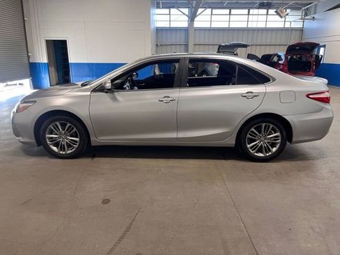 Used 2016 Toyota Camry SE image 6