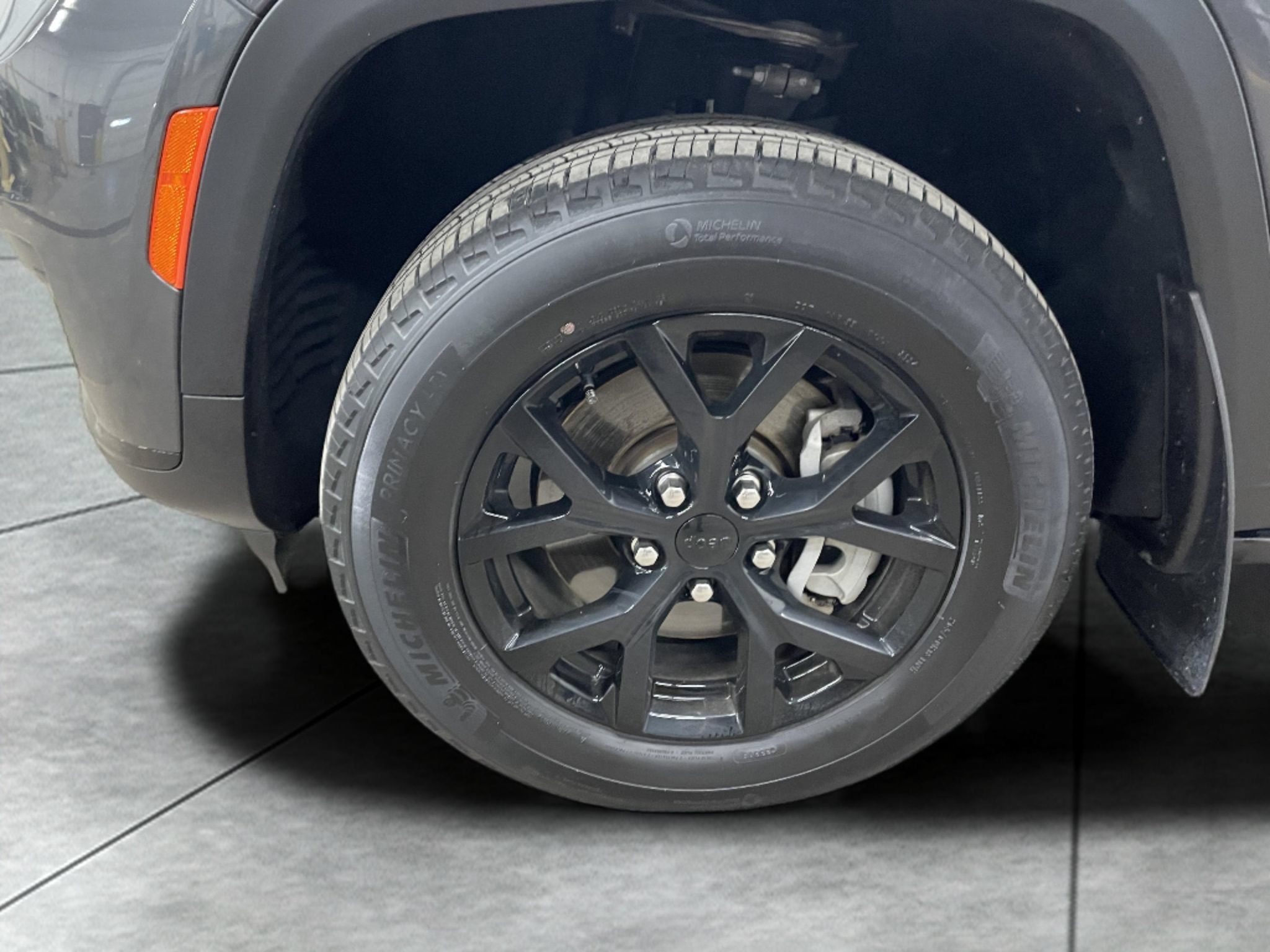 Used 2024 Jeep Grand Cherokee L Laredo AWD/4WD image 18