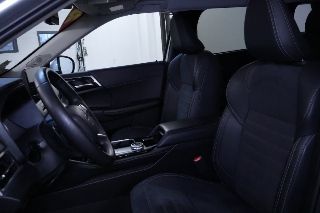 Used 2025 Mitsubishi Outlander SE AWD/4WD image 13
