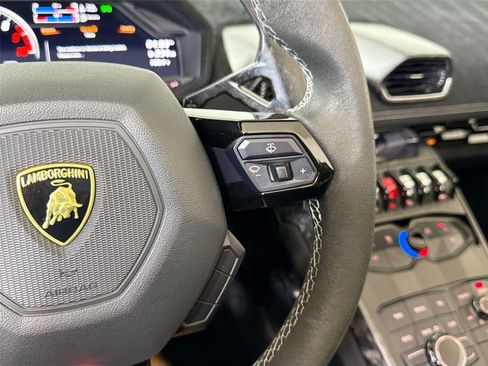 Used 2018 Lamborghini Huracan Performante AWD/4WD image 23