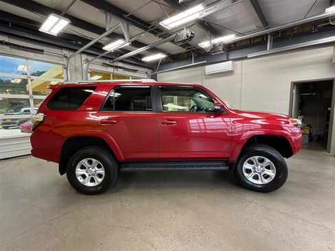 Used 2018 Toyota 4Runner SR5 Premium AWD/4WD image 6
