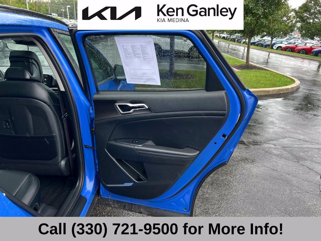 Certified 2026 Kia Sportage EX w/ EX Panorama Roof Package FWD image 53