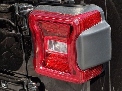 Used 2024 Jeep Wrangler Unlimited Sahara w/ Safety Group image 8