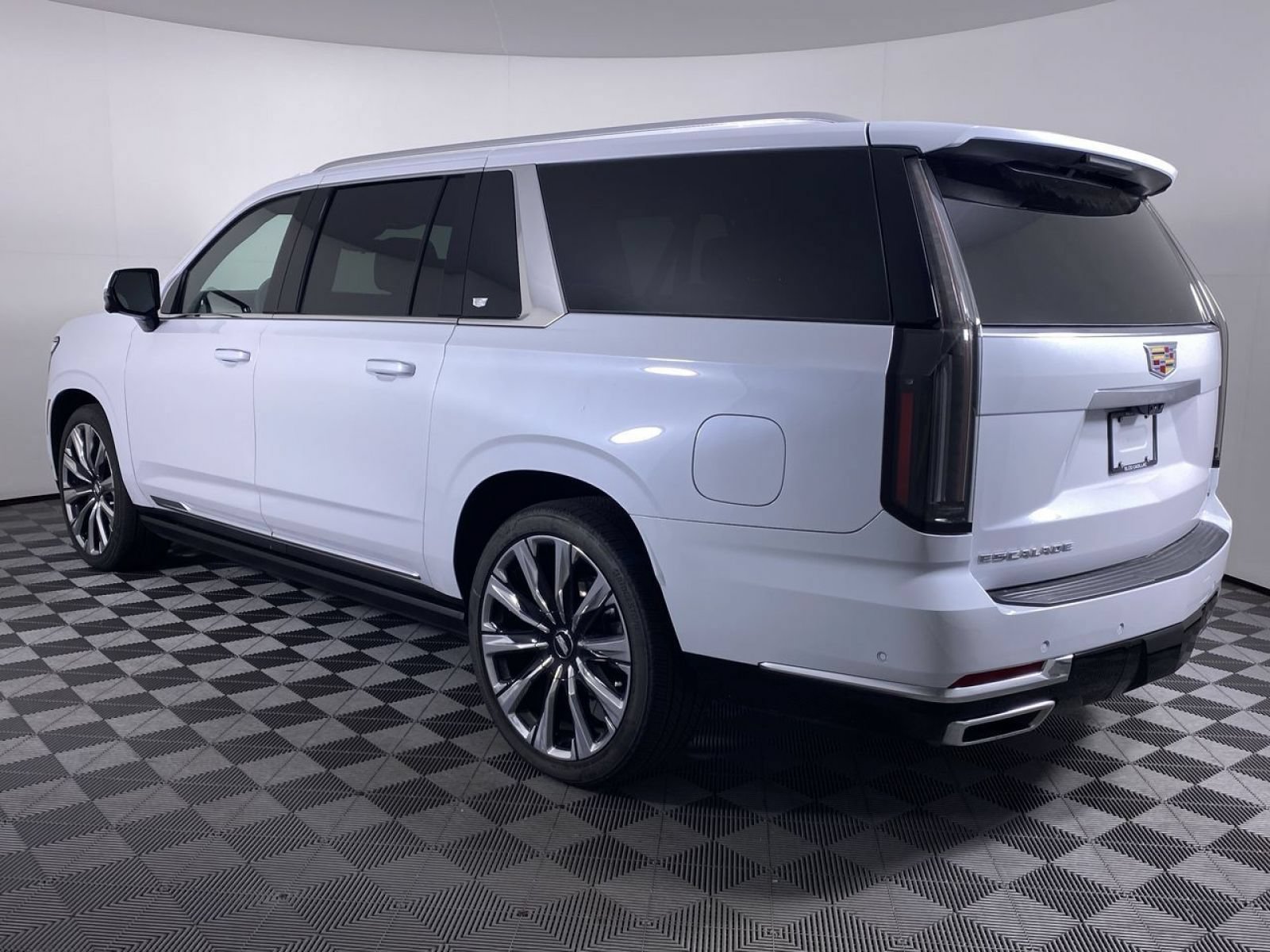 New 2026 Cadillac Escalade ESV Luxury w/ Touring Package AWD/4WD image 21