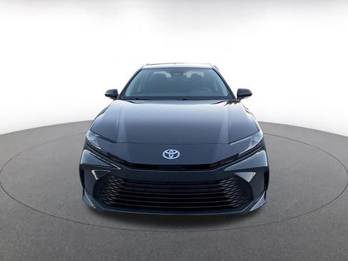 Used 2025 Toyota Camry LE image 4