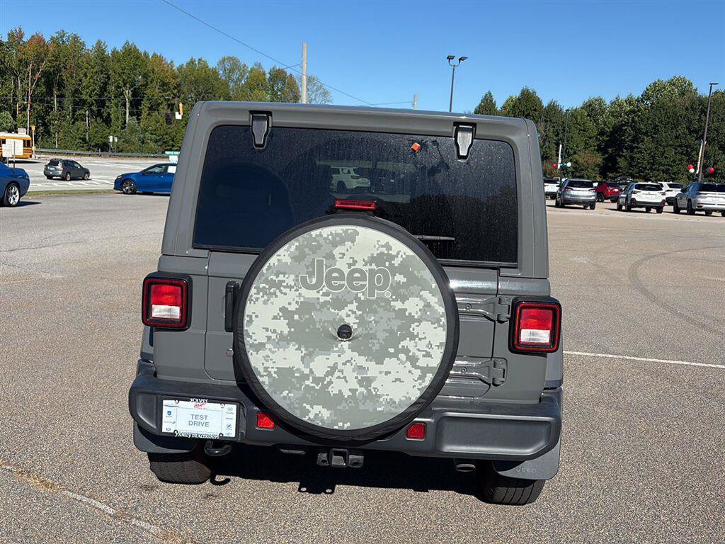 Used 2020 Jeep Wrangler Unlimited Sahara AWD/4WD image 4