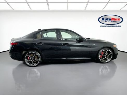 Used 2022 Alfa Romeo Giulia Ti AWD/4WD image 9