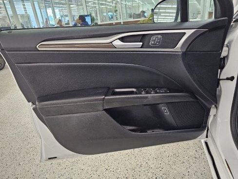 Used 2019 Ford Fusion SE FWD image 27