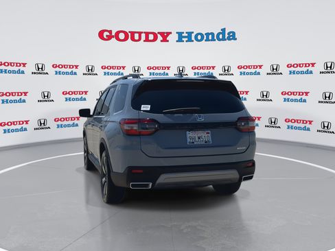 Certified 2023 Honda Pilot Touring image 7