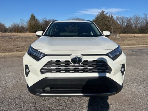 Used 2022 Toyota RAV4 Limited image 2