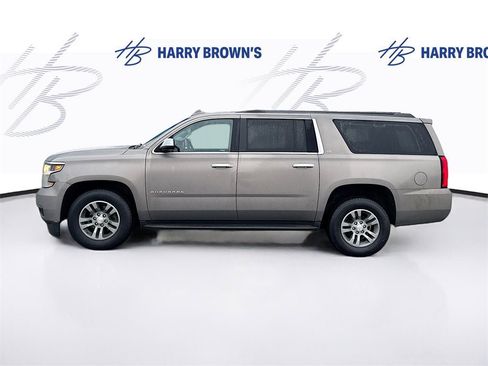 Used 2018 Chevrolet Suburban LT image 8