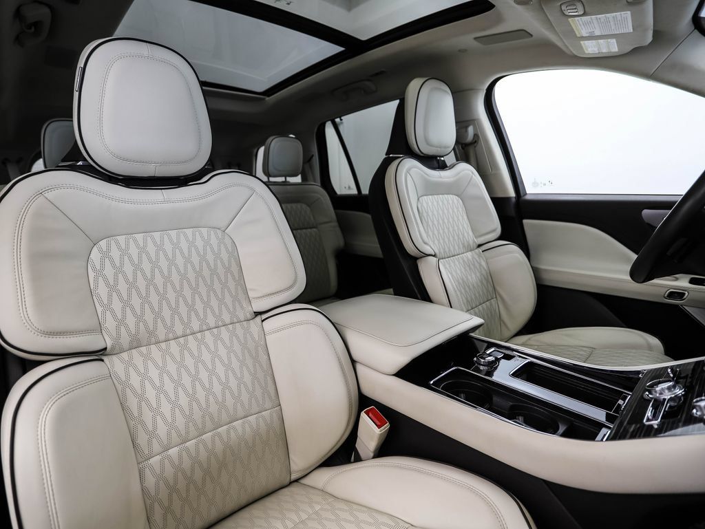 Used 2023 Lincoln Aviator Black Label w/ Dynamic Handling Package AWD/4WD image 35