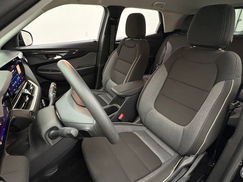 Used 2025 Chevrolet TrailBlazer LT FWD image 16