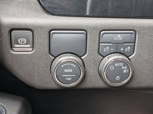 Used 2025 Chevrolet Silverado 1500 LT RWD image 18