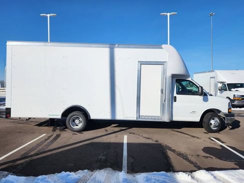 New 2025 Chevrolet Express 4500 w/ Power Convenience Package RWD image 9