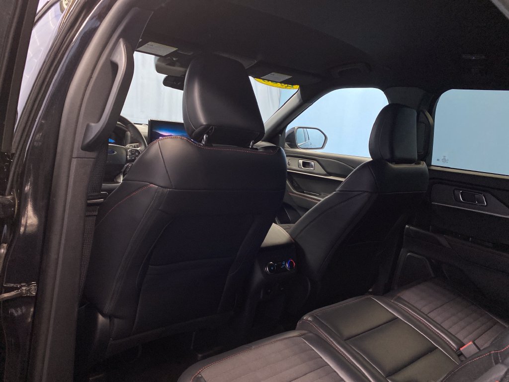 Used 2025 Ford Explorer ST-Line w/ ST-Line Street Pack AWD/4WD image 30