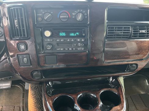 Used 2004 Chevrolet Express 1500 w/ LS Preferred Equipment Group image 21