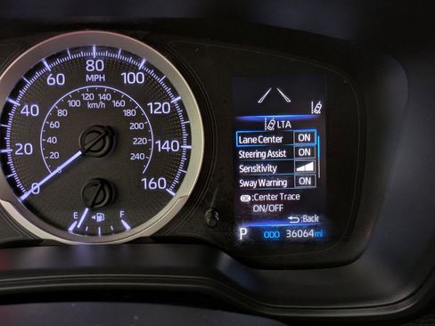 Used 2021 Toyota Corolla LE image 6