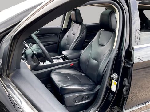 Used 2020 Ford Edge Titanium w/ Equipment Group 301A FWD image 8