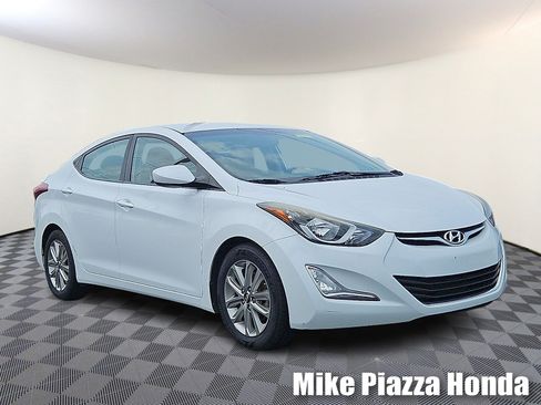 Used 2015 Hyundai Elantra SE w/ Option Group 02 FWD image 1