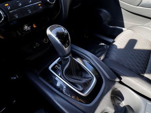 Used 2020 Nissan Rogue S image 9