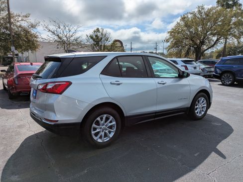 Used 2020 Chevrolet Equinox LS w/ LS Convenience Package image 24