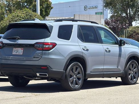 Certified 2025 Honda Pilot Sport image 4