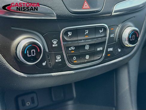 Used 2018 Chevrolet Equinox LT w/ Sun & Infotainment Package FWD image 19
