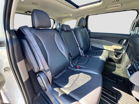 Certified 2025 Kia Carnival SX FWD image 31