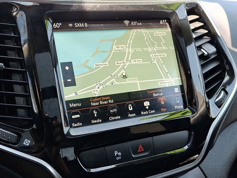 Used 2019 Jeep Cherokee Limited image 17