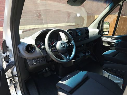 Used 2024 Mercedes-Benz Sprinter 2500 w/ Acoustic Package image 8