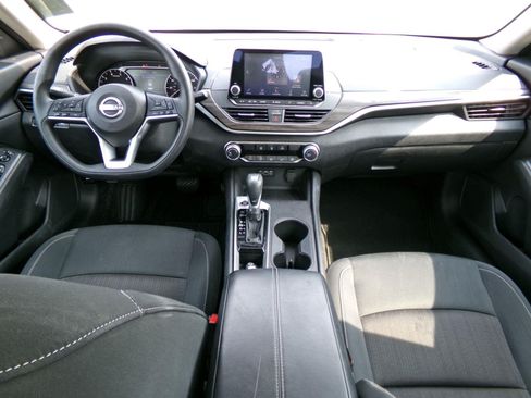 Used 2025 Nissan Altima 2.5 SV FWD image 6